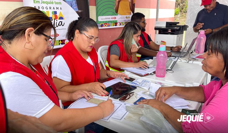 Projeto itinerante da Prefeitura de Jequié leva atendimentos de Saúde e serviços sociais aos moradores do distrito do Baixão